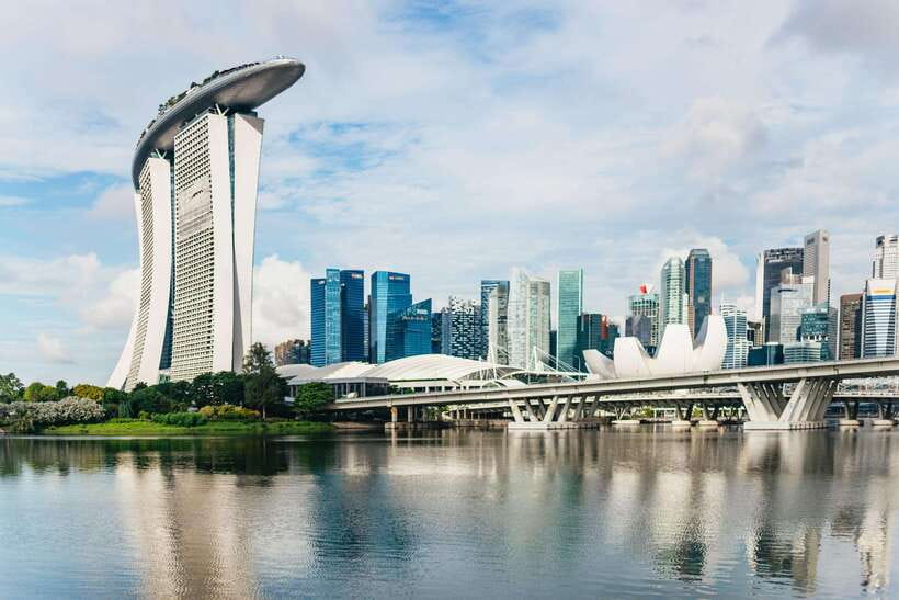 Singapore: Lion City Highlights Bike Tour - The first stretch: F1 Race Track and Marina Bay views