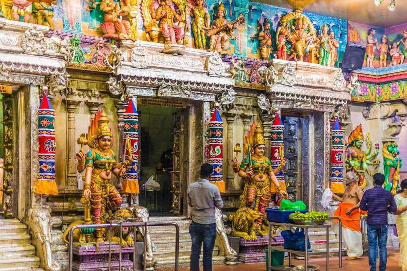 Singapore: Little India, Tekka Centre and Food Tastings Tour - Tan Teng Niah: the colorful Chinese villa stop that tells a story