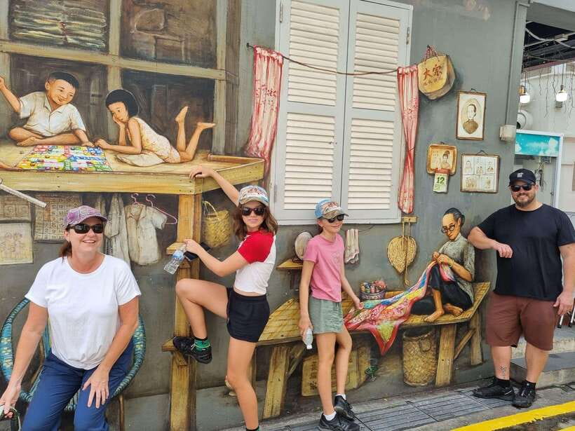 Singapore: Local Hawker Food Tour with Tastings - Temple and mosque pass-by moments: the old-town story between bites
