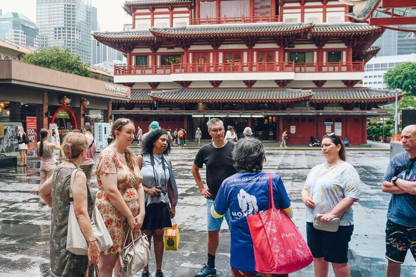 Singapore: Local Hawker Food Tour with Tastings - Chinatown Complex: finishing inside the food atmosphere