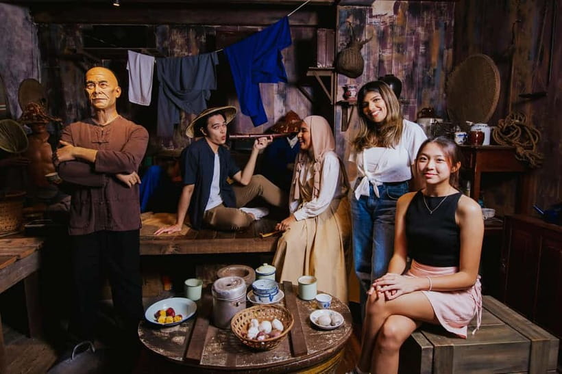 Singapore: Madame Tussauds Wax Museum - Stand face-to-face with wax icons that actually look good