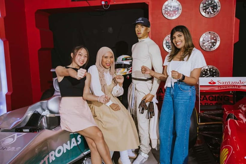 Singapore: Madame Tussauds Wax Museum - Lewis Hamilton VR Racing and Thrill Coaster: extra thrills with limits