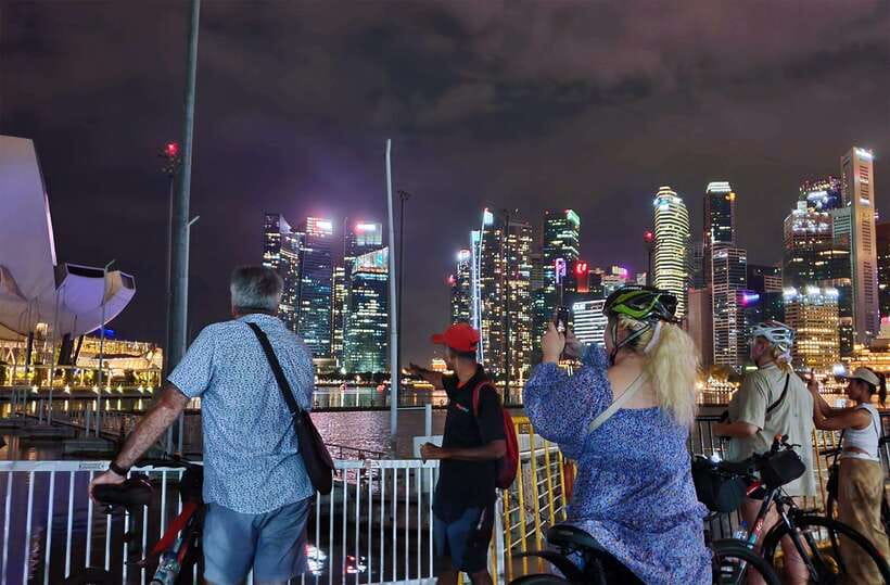 Singapore: Marina Bay Night Tour by Bicycle - Marina Bay riverfront to Kallang Riverside, built for easy sightseeing