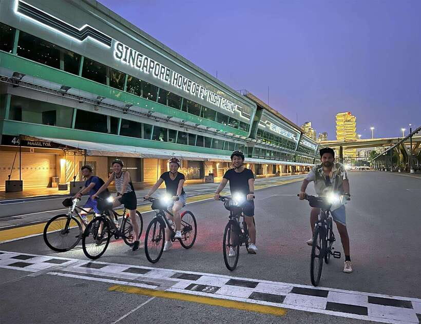 Singapore: Marina Bay Night Tour by Bicycle - Singapore Flyer and the Formula One Pit Building, the adrenaline stop