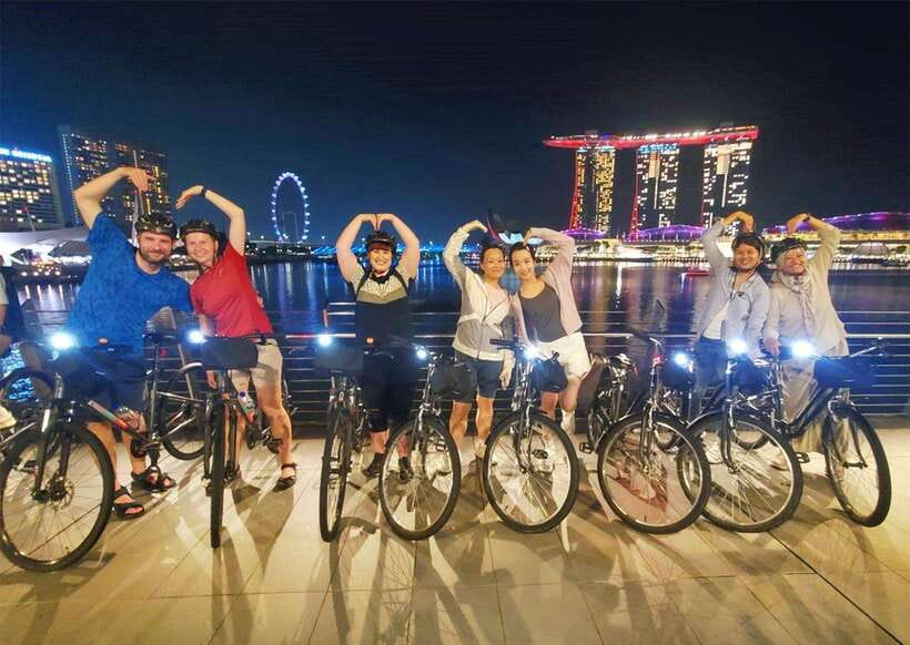Singapore: Marina Bay Night Tour by Bicycle - Bikes, helmets, and an easy-ride reality check for your legs