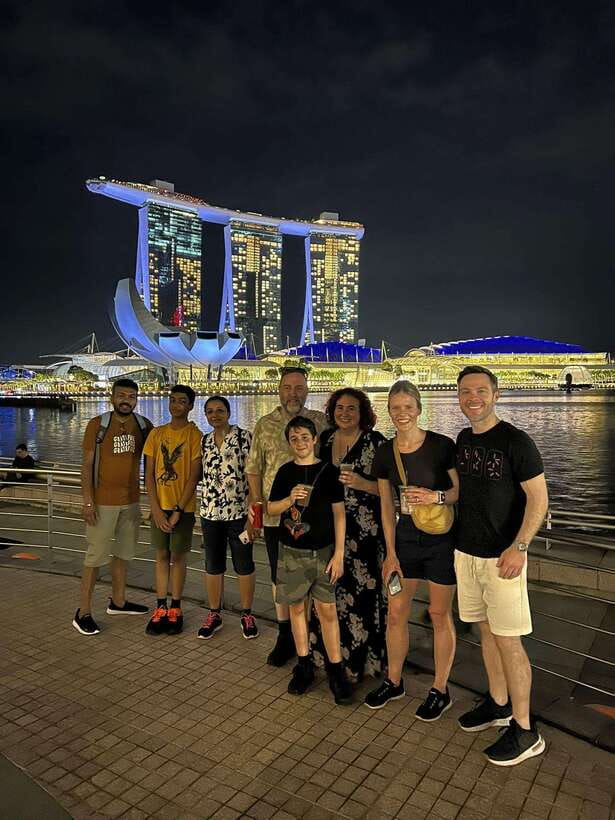 Singapore: Marina Bay Nighttime Walking Tour - Merlion Park at night: the symbol, the photos, the vibe