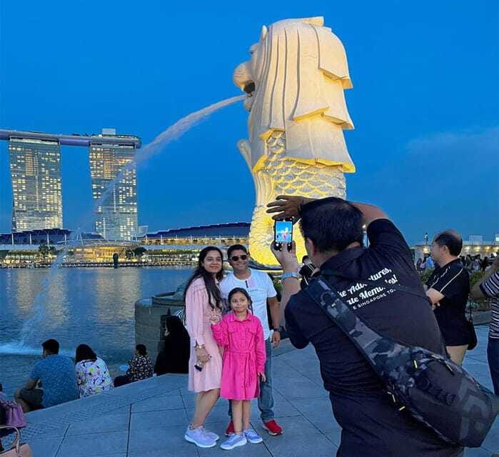 Singapore: Marina Bay Nighttime Walking Tour - From Esplanade to Downtown Core: architecture that makes sense after dark