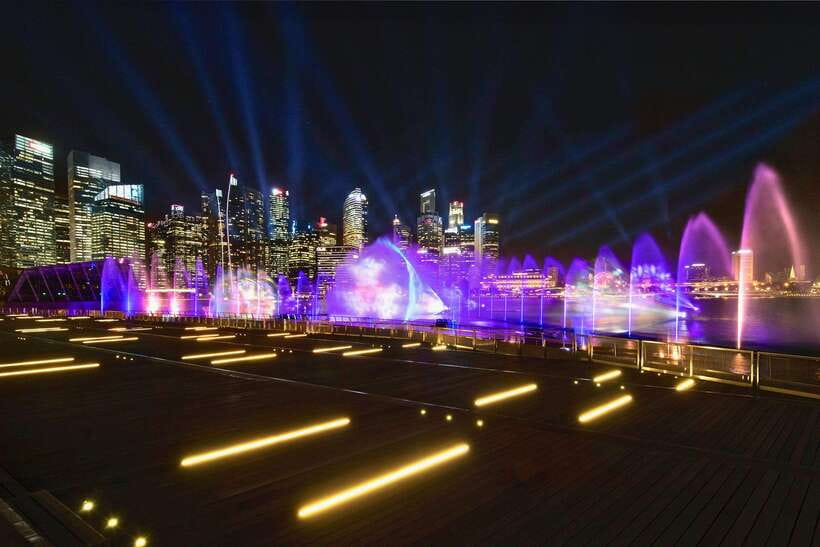 Singapore: Marina Bay Nighttime Walking Tour - Helix Bridge and the Marina Bay waterfront: where the lights feel playful