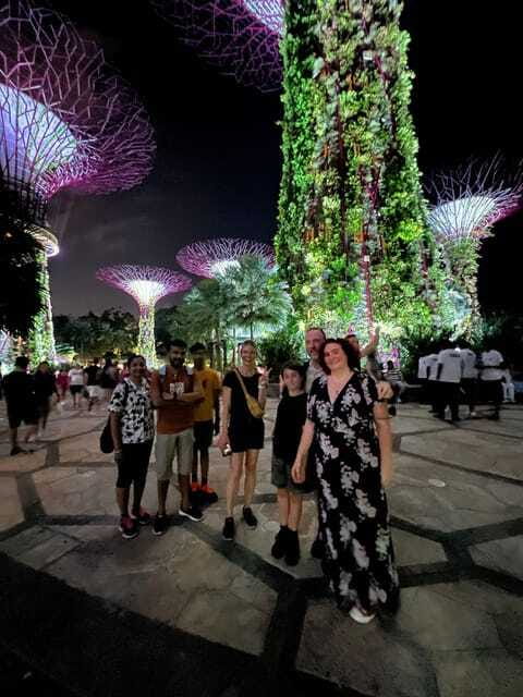 Singapore: Marina Bay Nighttime Walking Tour - Photo tips that make night walking easier