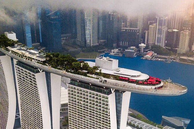 Singapore: Marina Bay Sands SkyPark Observation Deck E-Ticket - Getting in the SkyPark route, the Tower 1 to Tower 3 walk