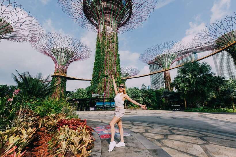 Singapore: Moments in the City Private Photography Session - Helix Bridge, Supertree Groove, and the best angles around Marina Bay
