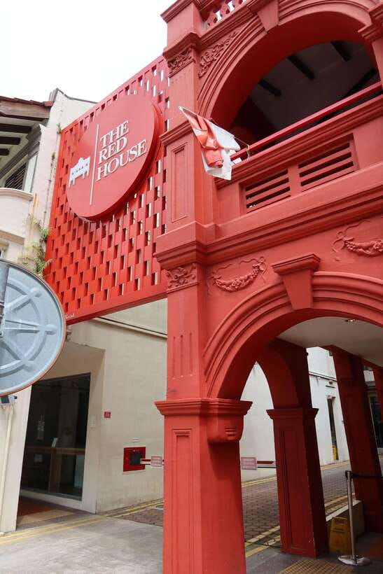 Singapore: Peranakan Culture, Cuisine & Hidden Treasures - Laksa, Batik Shopping, and Food-Fashion Souvenirs