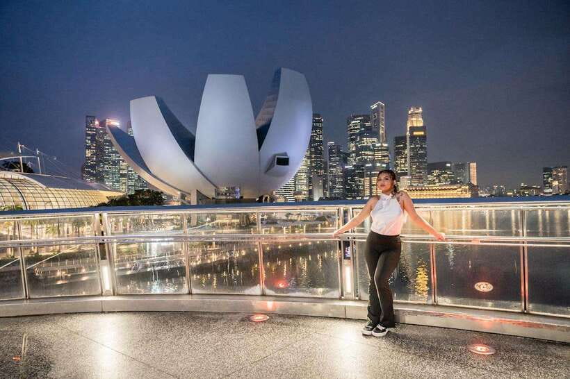 Singapore Photography: Marina Bay Sands & Gardens by the Bay - Helix Bridge to Marina Bay Sands, where the skyline frames you fast