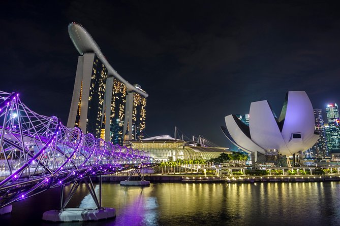 Singapore Photography Masterclass - Private Photography Lesson - How the instructor helps with camera settings in real time
