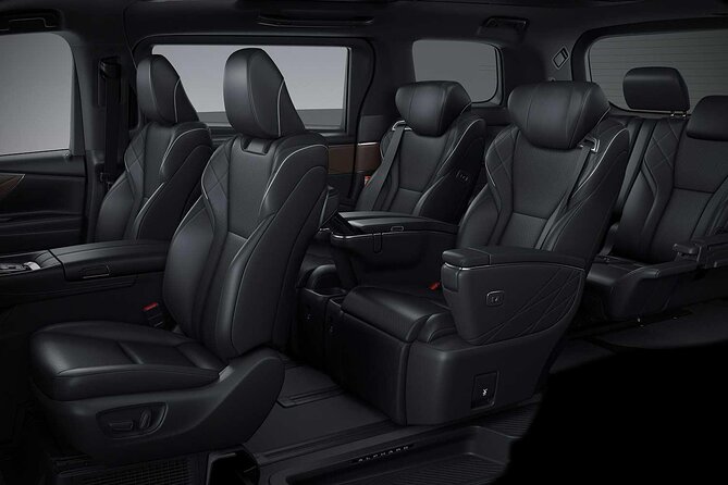 Singapore: Private Airport/Seaport Meet&Greet → Downtown/Sentosa - Driver Personality: The Small Details That Make the Ride Feel Like Service