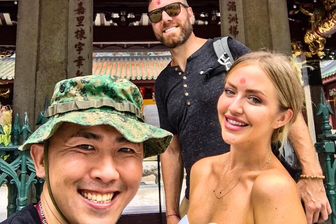 Singapore Private Custom Full-Day Tour with Licensed Local Guide - Chinatown temples, medicine halls, and clan-house stories