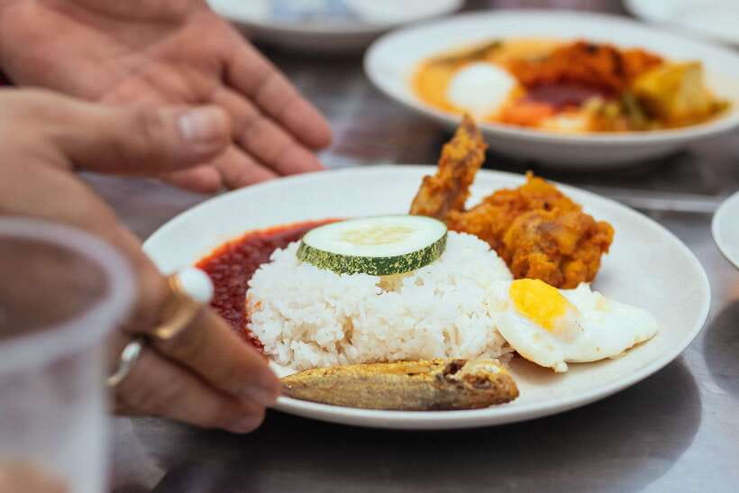 Singapore: Private Food Tour – 10 Tastings with Locals - Getting Around: Walking Plus MRT, With Real Practical Tips
