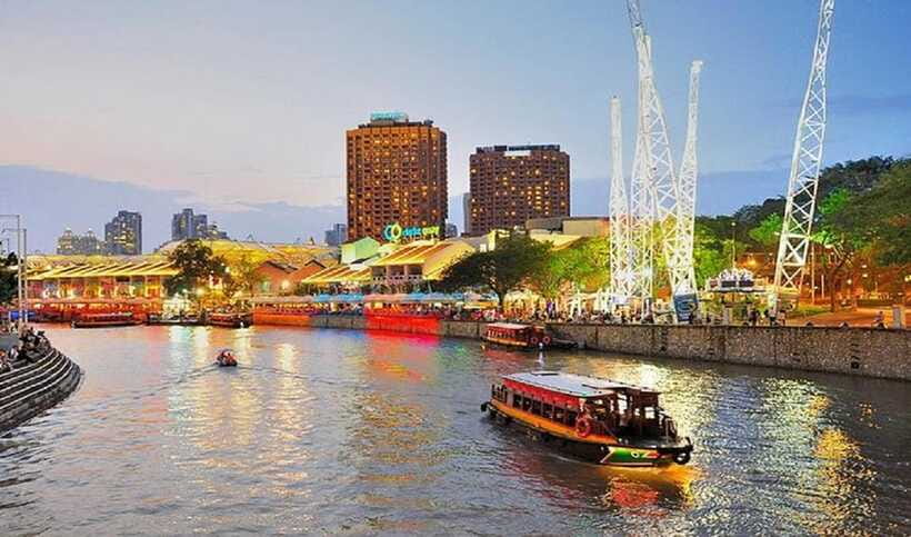 Singapore: Private Nighttime Sightseeing with River Cruise - Who this private night tour fits best