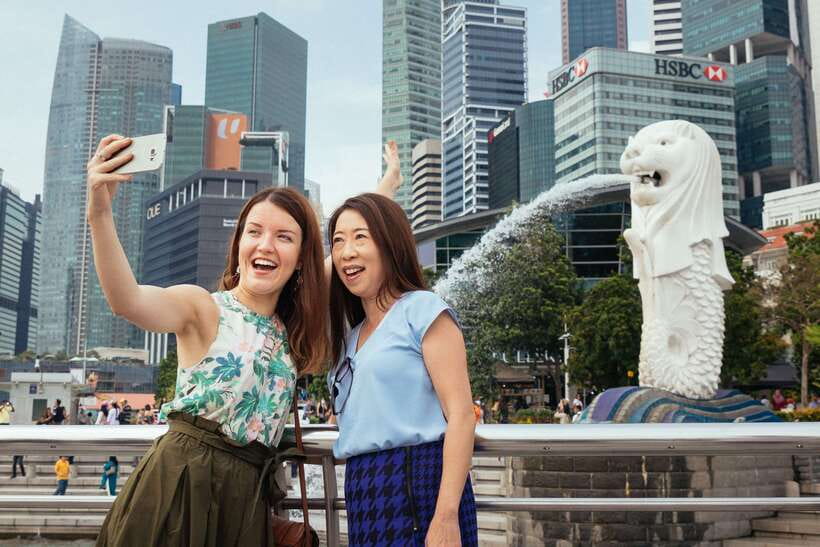 Singapore: Private Tour w/ Locals – Highlights & Hidden Gems - Why a 4-hour private tour is the smart way to start Singapore