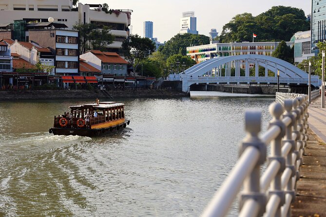 Singapore River Cruise, Night Garden Rhapsody & Spectra by CYT - Singapore River bumboat cruise: the 30 minutes that change the whole feel
