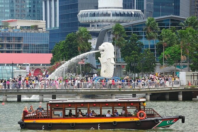 Singapore River Cruise Tour with E-Tickets - The river route: Raffles landing and the Merlion from the water