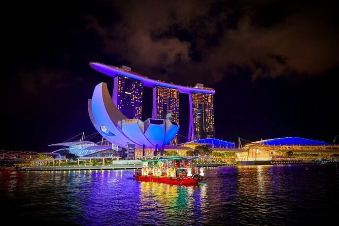 Singapore River Cruise Tour with E-Tickets - Gardens by the Bay finish: Supertrees and conservatories in a short window