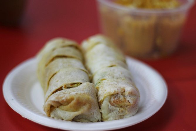 Singapore's Chinatown "Off The Beaten Track" Foodie Tour - Meeting at 62 Smith Street, then getting fed fast