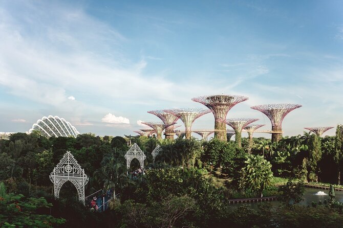Singapore’s Hidden Treasures: A Cultural Private Tour - Qi Tian Gong Temple: outside views with a religious rhythm