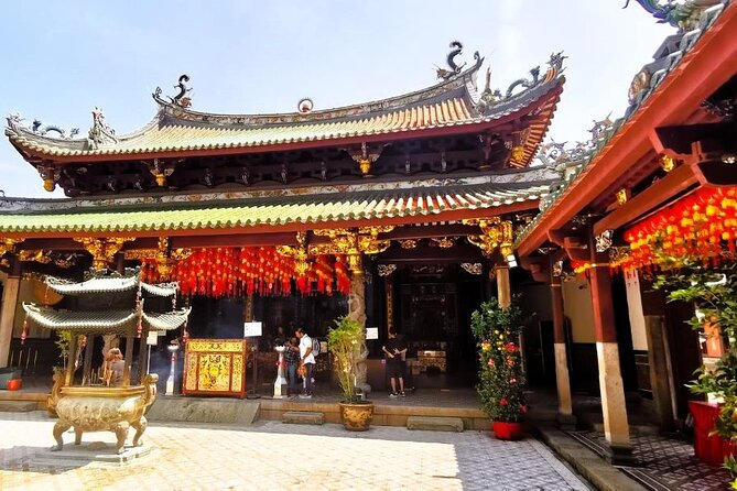 Singapore's Historic Chinatown Walking Tour with Lunch - Fuk Tak Chi Museum and Ann Siang Hill: prosperity religion and the landscape beneath Chinatown