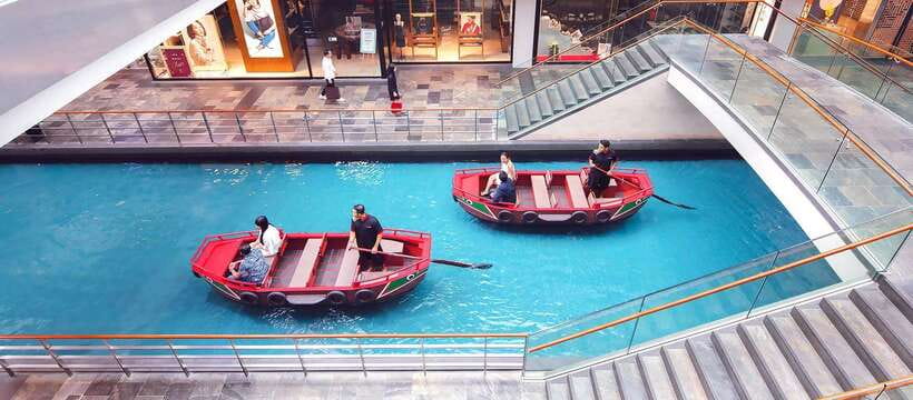 Singapore: Sampan Boat Ride Ticket at the Marina Bay Sands - The hourly water cascade: worth waiting for, but don’t bet your whole trip