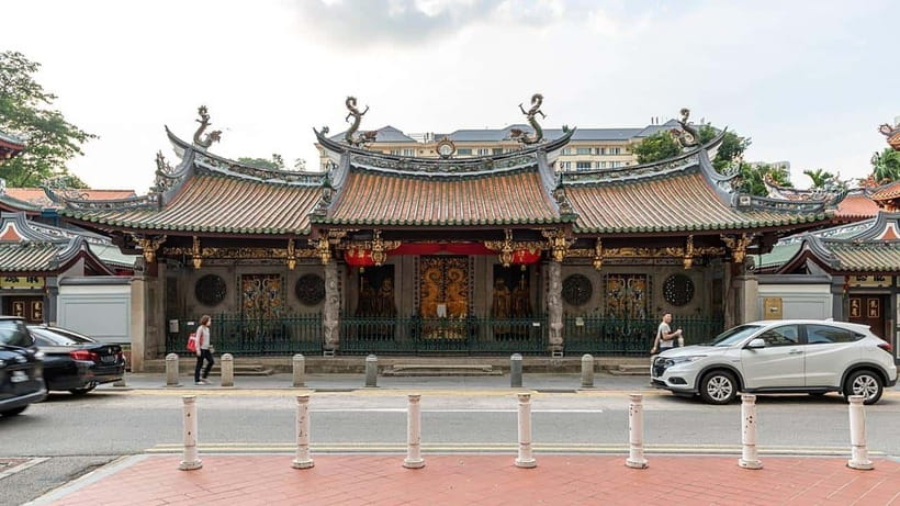Singapore: Shared City Tour by Van/Bus - Chinatown flavor and Thian Hock Keng Temple, Singapore’s oldest temple