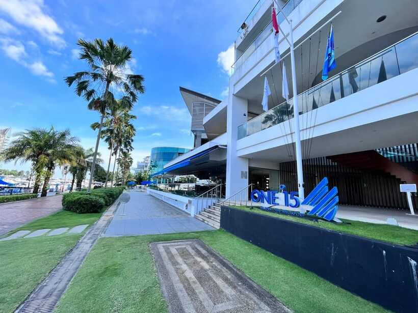 Singapore: Southern Island Cruise & Dining at Clubhouse - Clubhouse dining: fixed menu choices, ordering rules, and what to expect