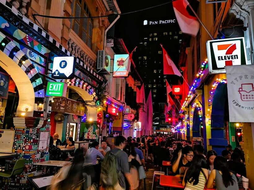 Singapore: Street Food & Ethnic Quarters Kick Scooter Tour - Dinner-Style Breaks and Snack Timing That Works