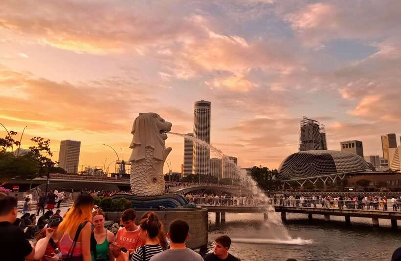 Singapore: Sunset City Tour by Kick Scooter - Little India culture stops: temples, a church, and quick photo context