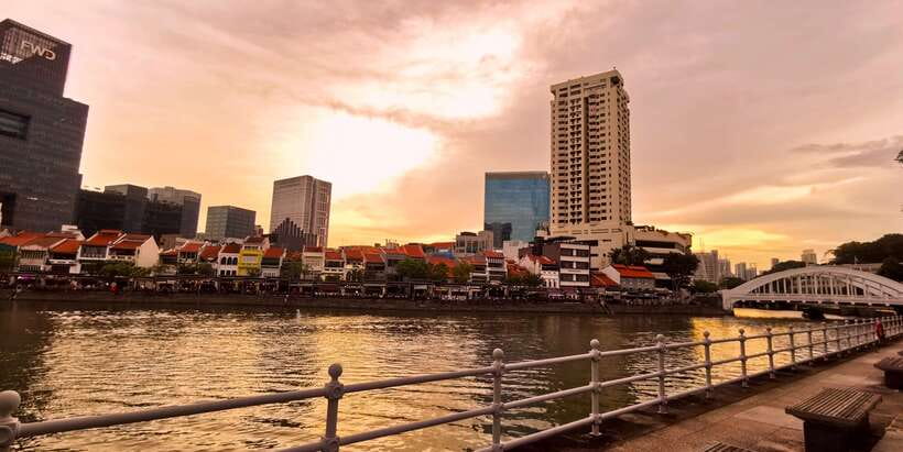 Singapore: Sunset City Tour by Kick Scooter - Marina Bay sunset and Merlion Park: the skyline moment you came for