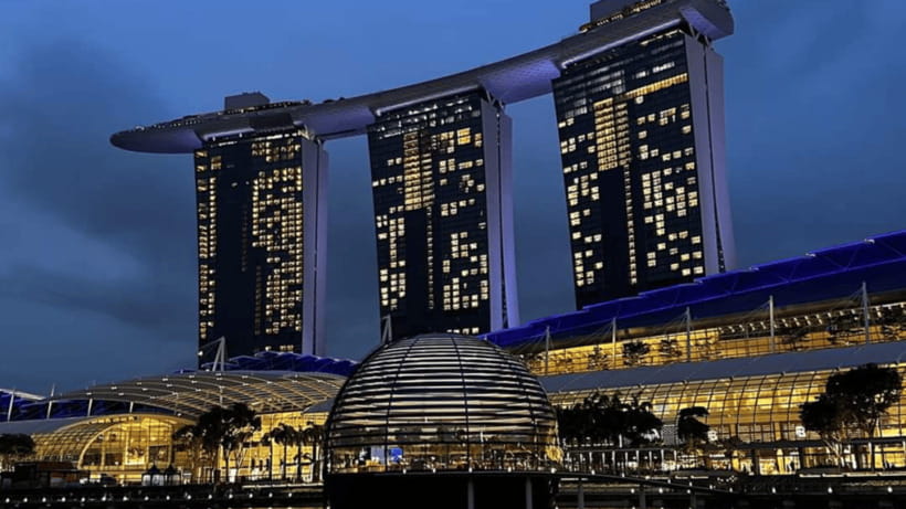 Singapore: Sunset River Cruise and Glittering Light Shows - Marina Bay Sands Spectra: lasers, water, and fast timing