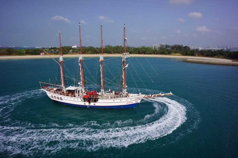 Singapore: Sunset Tall Ship Cruise with 4-Course Meal - The Crew and the Atmosphere
