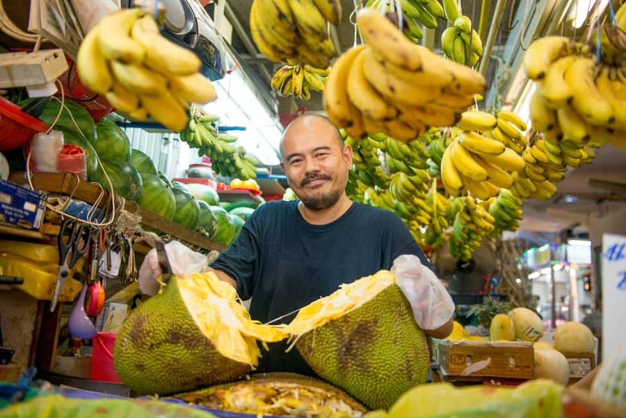 Singapore: Temples, Chinatown and Little India Private Tour - Chinatown: markets, gold, and the feel of everyday Singapore