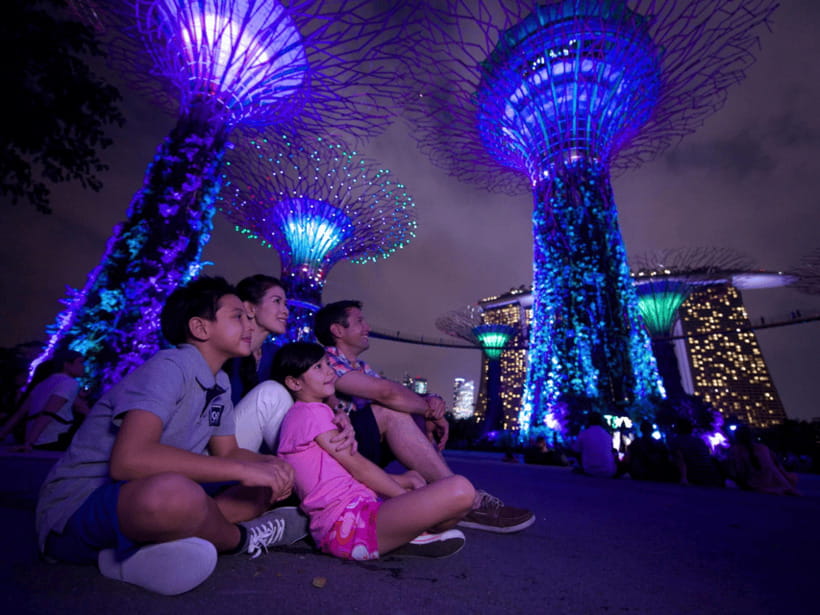 Singapore Twilights with River Cruise & Light Shows - The Tour Guide: Stories, Humor, and Night-Safe Timing