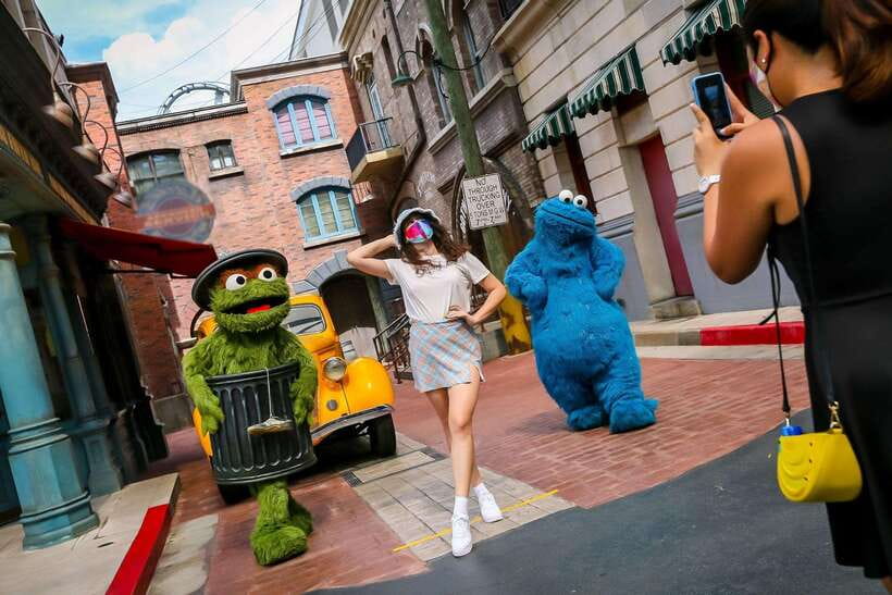 Singapore: Universal Studios Singapore Entry Ticket - Getting your ticket redeemed near the entrance, with fewer headaches