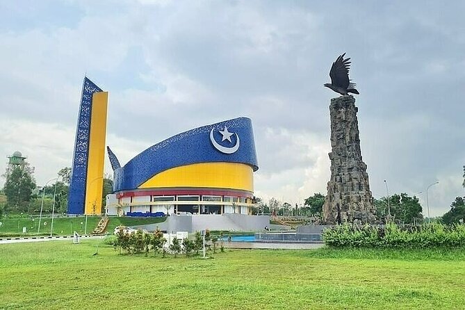 SMALL GROUP: Batam day tour with Ferry, 1-hour Massage, and Lunch from Singapore - Batam Day Trip From Singapore: Why This One-Day Format Works