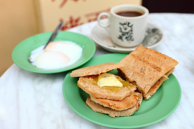 Small Group: Michelin and Local Hawker Food Tour with 9 tastings - Stop 2: Maxwell Food Centre for the Local Rhythm