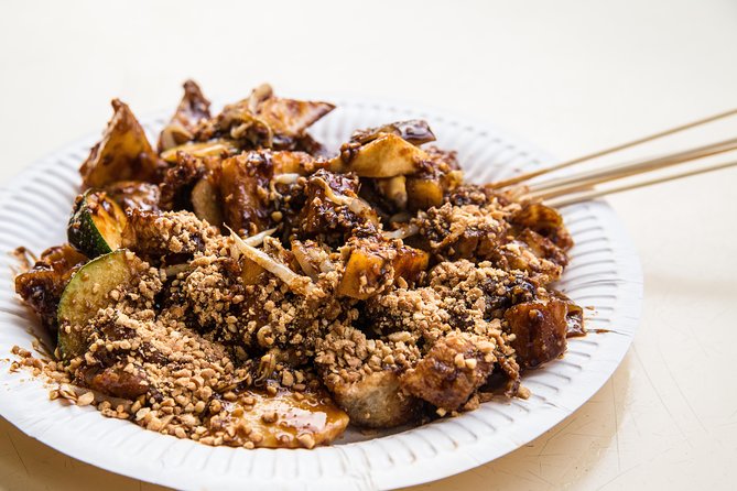 Small Group: Michelin and Local Hawker Food Tour with 9 tastings - Stop 4: Sago Street, Street of the Dead, and Early Immigrant Stories