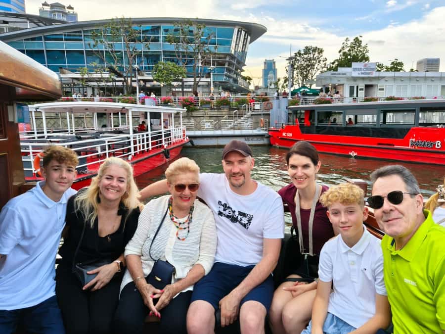Spectra & Garden Rhapsody Shows with Singapore River Cruise - Merlion Park Photo Stop, and Why That Tiny Pause Helps