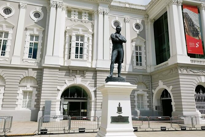 Splendour of Colonial Singapore Walking Tour with Lunch - Where City Hall sets the tone for colonial Singapore