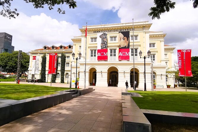 Splendour of Colonial Singapore Walking Tour with Lunch - The Arts House and Victoria Theatre: culture, built into the city plan