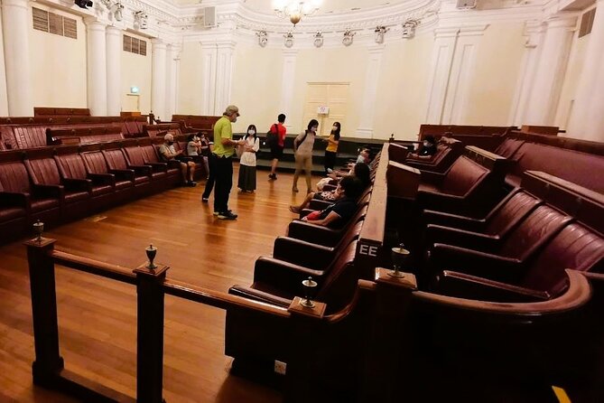 Splendour of Colonial Singapore Walking Tour with Lunch - Fullerton and Boat Quay: lunch with the river as your backdrop