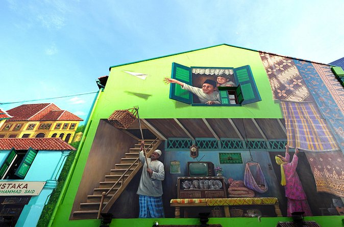 Thread of Faith and Fabric: Singapore Kampong Glam Walking Tour - Snacks and dessert: planned tastings, not random food hunting