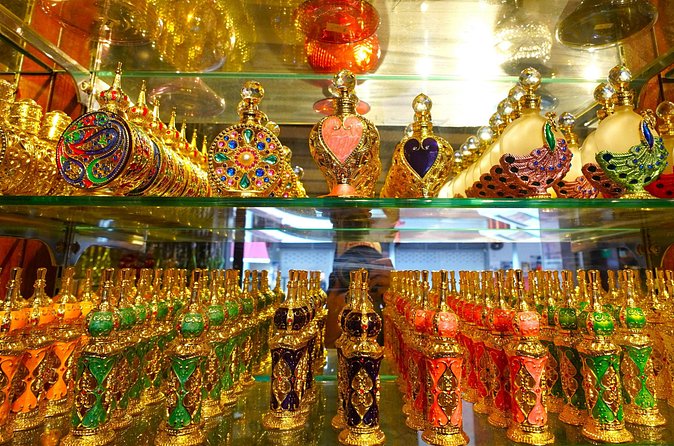 Thread of Faith and Fabric: Singapore Kampong Glam Walking Tour - Pacing in Singapore heat: why rest stops are part of the value