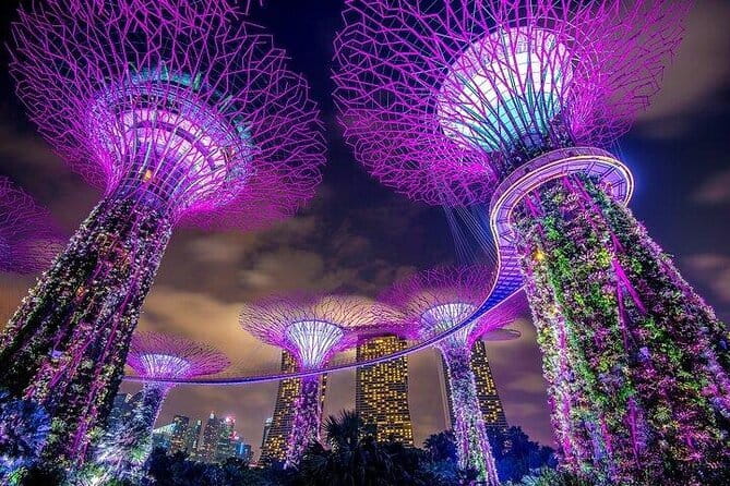 Twilight Magic Singapore River Cruise and 2 Light Show - The guide makes the difference, and Vincent is a real highlight